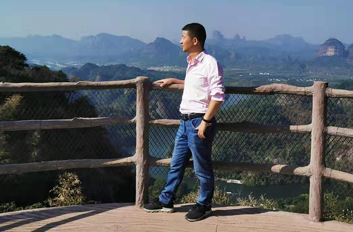 這是在看什么呢？